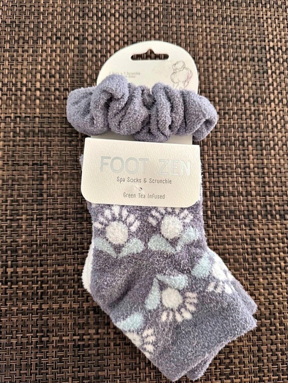 Foot Zen Spa Socks & Scrunchie Floral in Gray & Blue NWT